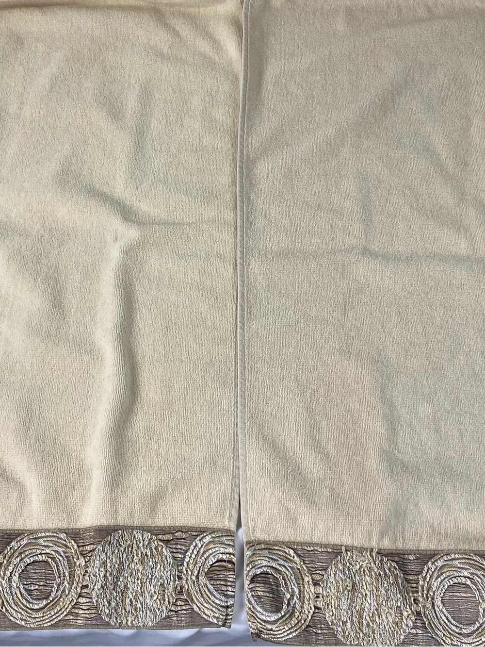 Avanti Cream Bath Hand Towels with Decorative Brown & Gold Border Galaxy